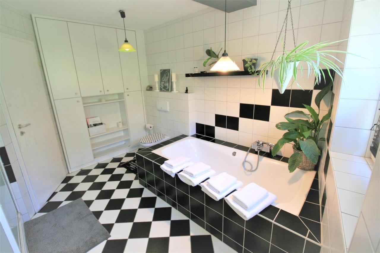 Zentrale Ferienwohnung „Treibholz“ Im Sonnenblumenhaus เฟลนส์บวร์ก ภายนอก รูปภาพ